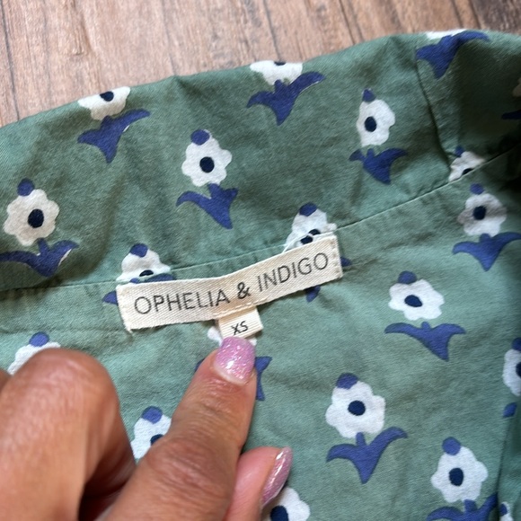 Ophelia & Indigo Green Floral Button Down Shortsleeved Lounge/ Pajama Top - Picture 2 of 4